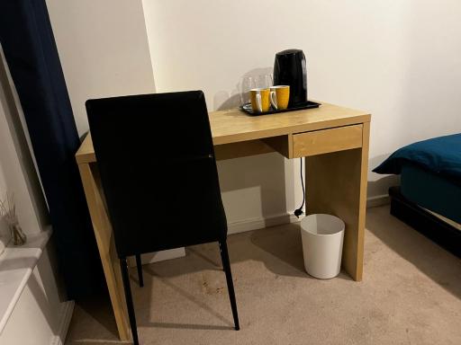 Ensuit Double Room in London, Colindale - Housity