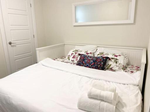 Beautiful Walk out Basement Apartment in Pickering near Beach - Housity