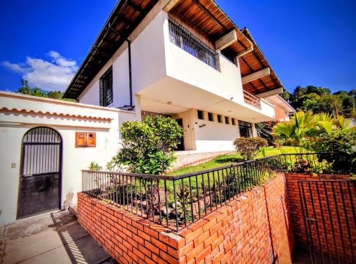 Casa Cumbre Mérida, Espectacular Vista, ubicación y comodidad - Housity