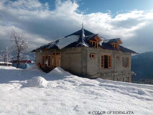 Loghouse at khajjiar lake - Housity