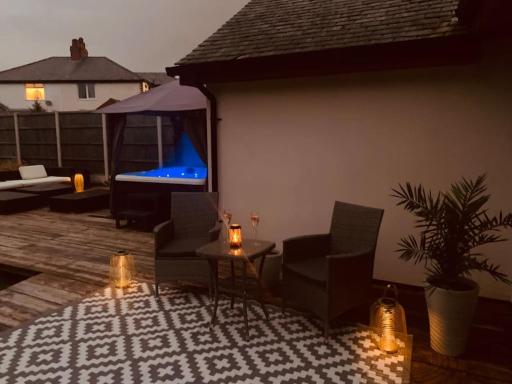 Beautiful rustic apartment with private hot tub - Housity