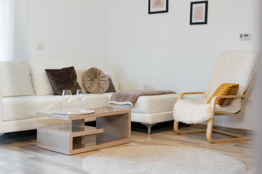 Luxury Apartment with Private Parking - Housity