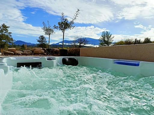 Gîte de charme avec jacuzzi face au Mont Ventoux - Housity