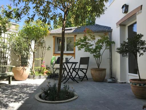 Aux Vieilles Murailles • Charmante maison & cour - Housity