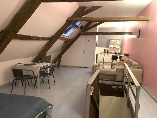 Chablis: grand studio en plein centre ville - Housity