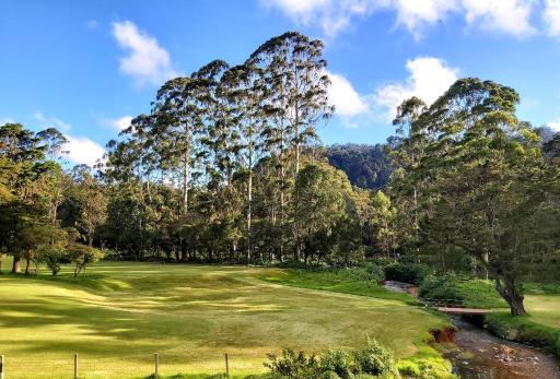 The Golf Green City Bungalow - Housity