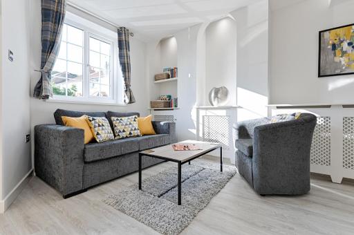 2 bedroom flat in The Mumbles with free parking - Housity