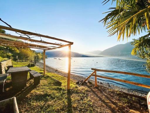 Boho Lake House - Private Beach 600m from the property - Free Parking - Home Cinema Room - Housity