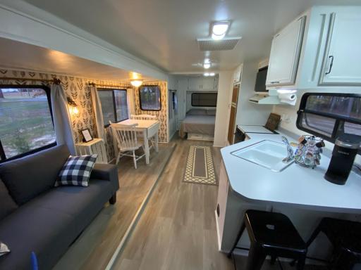 Bright Side Inn - Housity