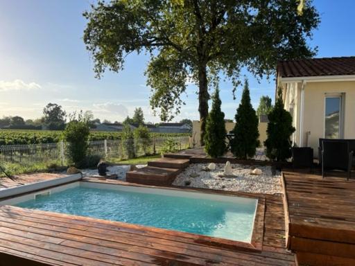 Complexe 10 personnes piscine chauffée privée et jacuzzi - Housity