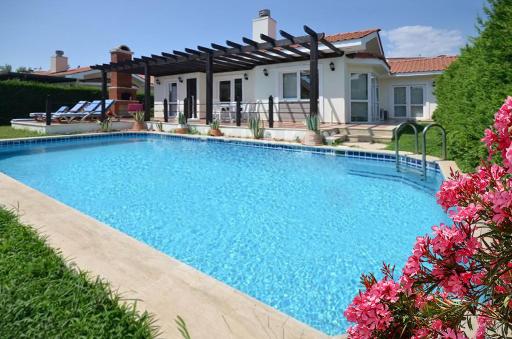 Oasis Vacation Homes - Housity