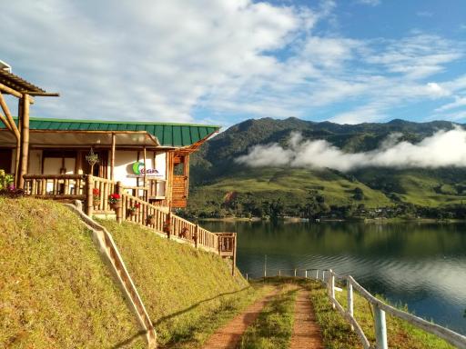 Hospedaje CLUB CEAN a orilla del Lago Calima - Housity