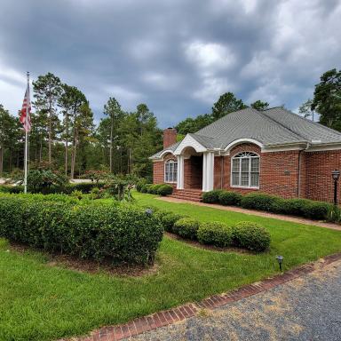 Piney Woods Cottage Pinehurst- 3 Master Bedroom with Private Ensuite Bath - Housity