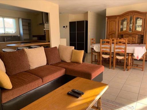 Maison Confortable avec Clim, Terrasse et Jardin - 6 Pers, Proche Lac et Plages - FR-1-319-425 - Housity