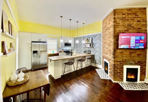 Cozy Victorian in the Center of downtown Morganton (Dog Friendly!) - Housity