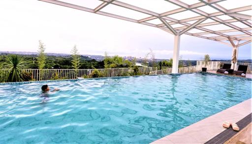 Modern Condo with pool and gym - Housity