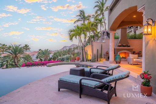Amazing 5bd Villa Del Mar Villa with Full Staff and Steps from the Beach - Housity