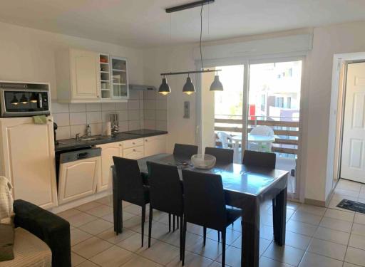 Magnifique T3 avec balcon vue montagne , plein centre et proche du lac - Housity