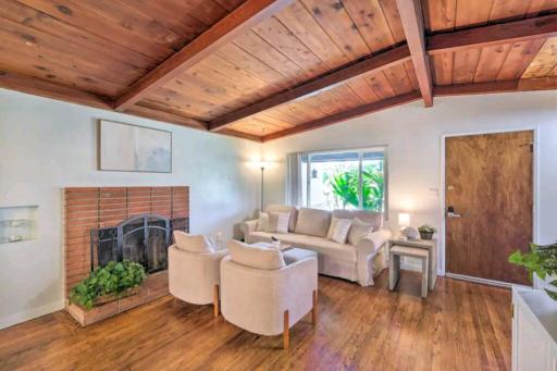 Inviting Duplex with Fire Pit, Bikes ca 1 Mile to Beach - Housity