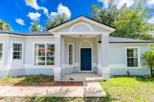 Beautiful, Pet-Friendly Coastal Getaway - Housity