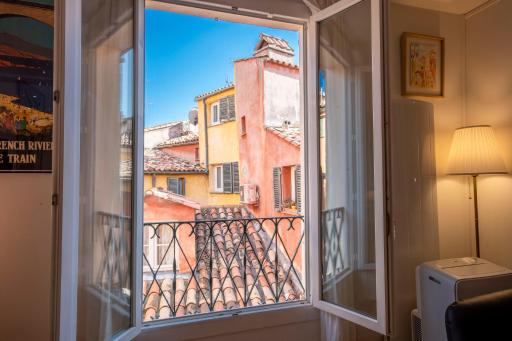 Spacious and bright flat close to the beach : heart of old Nice - Housity