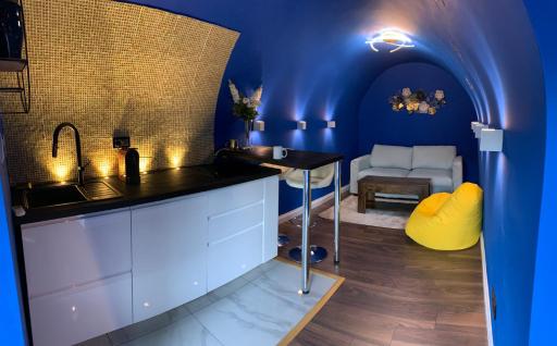 Quirky Vaulted Flat with Terrace - Housity