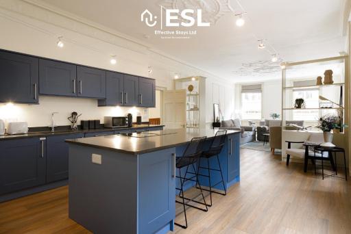 Most Central Luxury Grade 2 Listed Apartment Overlooking Shrewsbury Square - Free Parking - Housity