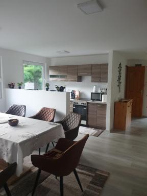 SZERETET FA-HÁZ VÁSÁROSNAMÉNY GERGELYIUGORNYA - Housity