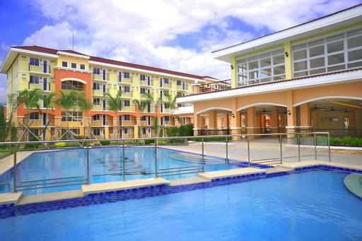 AR02 1BEDROOM Condo Unit with Free Pool, HBO, Netflix & WiFi - Housity