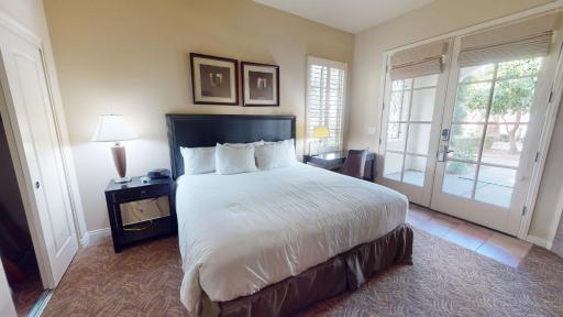 LV028 Private Downstairs Studio on Main Paseo - Housity
