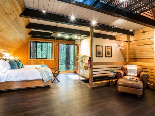 Treetop Hideaway, Sleeps 2 - Housity