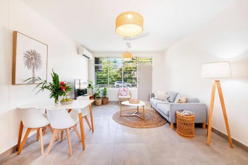 'Botanica Fresca' Chic Nightcliff Convenience - Housity