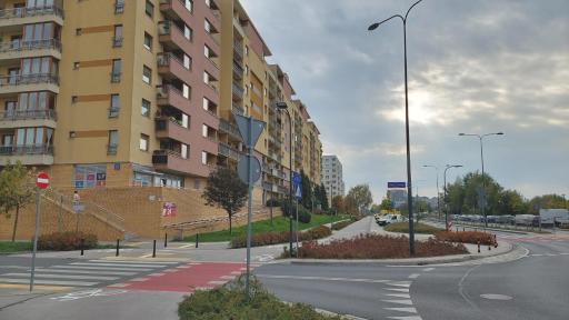 Apartment close Warsaw Airport - Bus 15min - Housity