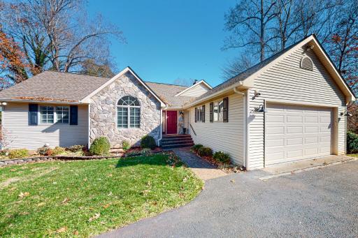 The Lake House on Sunset Point - Housity