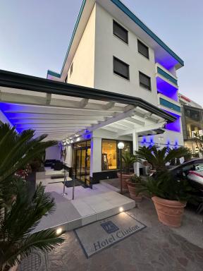 Hotel Clinton - Housity