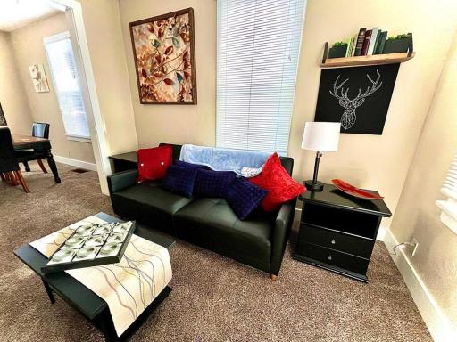 Cozy cottage in the heart of the big city- dog friendly - Housity