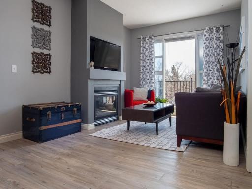 Spacious Condo w Parking Balcony Coffee - Housity