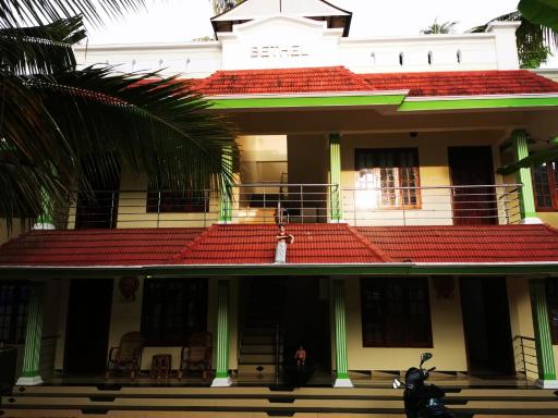 J2 Home Stay - Luxury Homes with Caravan Services - Housity