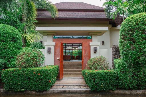 Lovely 2-bedroom villa with pool 2 mins from beach - Housity