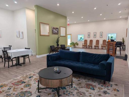 The Honey Bee Motel - Housity