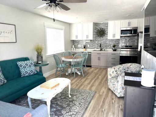 Guest Suites 1996 #4- Relaxing 1 bedroom 1 bath Suite - Housity
