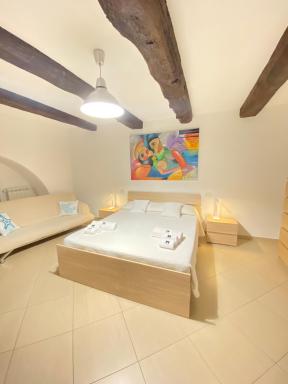 ChSuite & PrivateParking - Corso 18 Agosto - Apartment - Housity