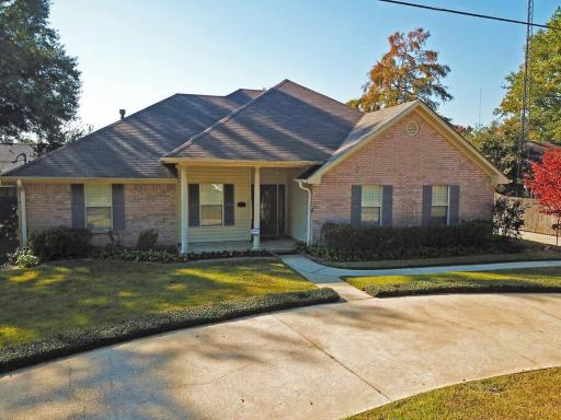 Mid-Town Manor -3BR/2BATH - Housity