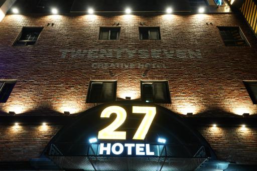 27 Hotel - Housity