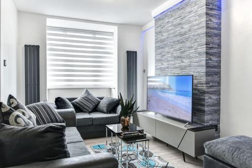 Beauty Close to Coast, Stunning interior, By Air Premier - Housity