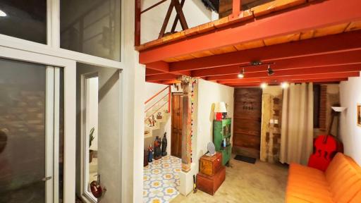 Cozy Bohemian Loft Apartment close Central Plaza - Housity