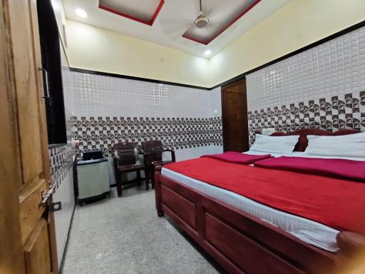 ARYAN HIGHWAY HOME STAY - Housity