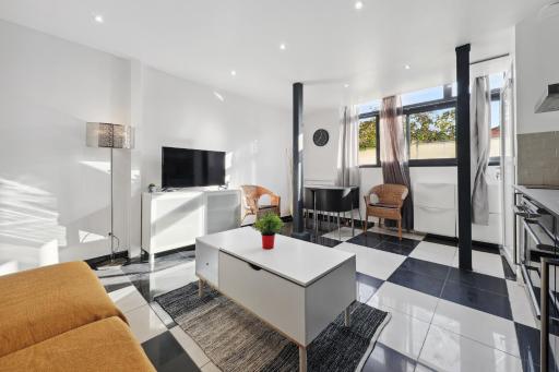 Chic apart with terrace & parking - Housity