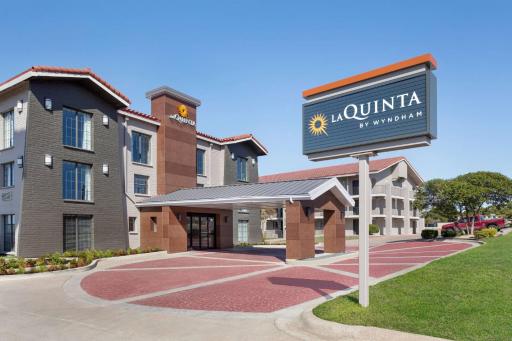 La Quinta Inn by Wyndham Temple - Housity