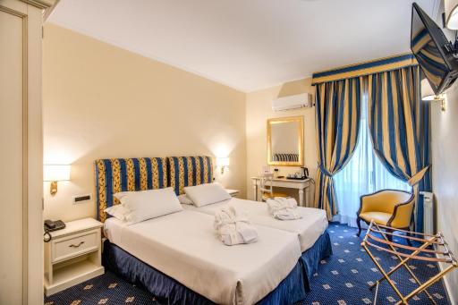 Hotel Napoleon - Housity